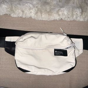 Lululemon Clean lines belt bag 2.0L